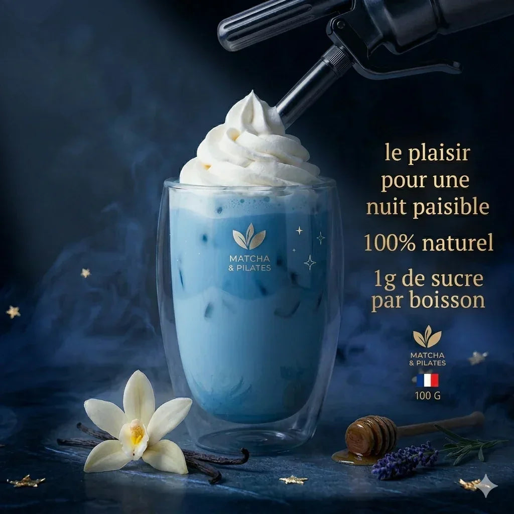 Boisson bleue glacée avec chantilly, vanille, miel et lavande, 100% naturel, faible en sucre