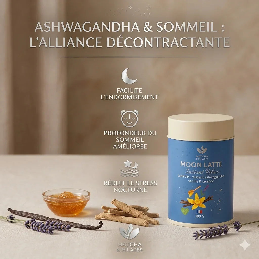 Moon Latte relaxant ashwagandha, lavande, vanille pour sommeil et détente, pot bleu sur table.