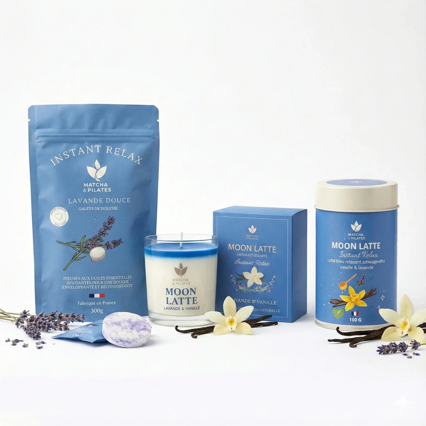 Coffret bien-être Matcha & Pilates avec galets de douche, bougie, Moon Latte lavande et vanille, accessoires aromathérapie.