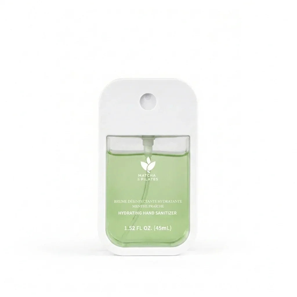 Brume désinfectante hydratante pour les mains à la menthe, flacon vert compact.