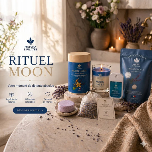 Rituel bien-être avec produits Moon Latte, lavande, bougie, galet de douche et fleurs naturelles.