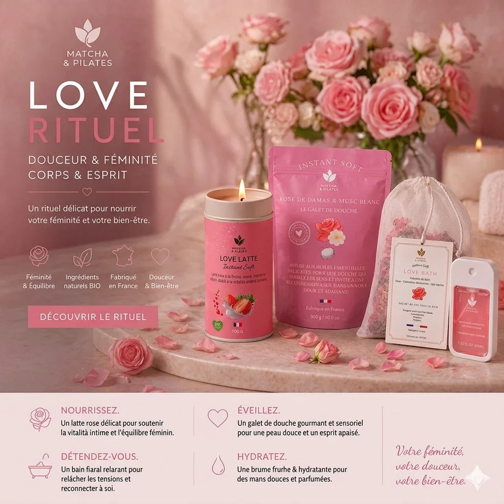 Rituel bien-être feminin avec bougie parfumée, galet de douche, brume et fleurs roses.
